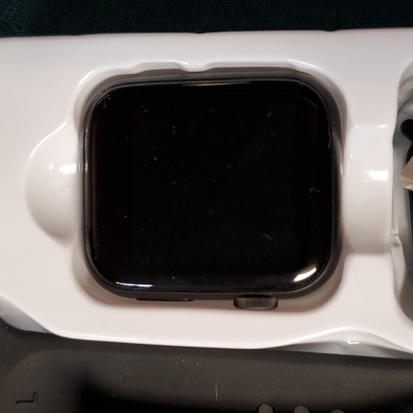 1.8 Smartwatch - Picture 3 of 3